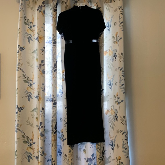 Betsy & Adam Black Velvet Maxi Dress with Waist Detail Betsy & Adam Black Velvet Maxi Dress with Waist Detail